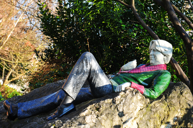 Statue of Oscar Wilde in Merrion Square, Dublin, Ireland Statue of Oscar Wilde in Merrion Square, Dublin, Ireland