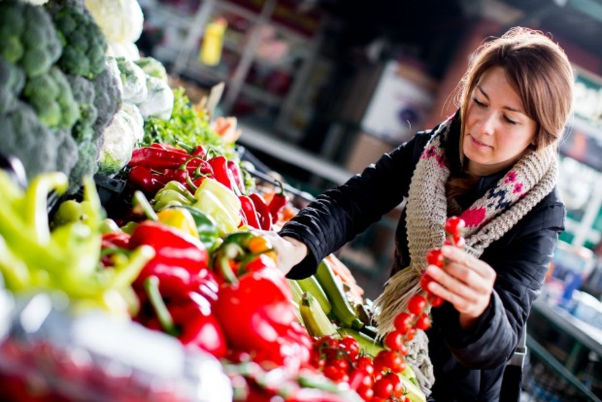 Woman shopping for organic foods - climate change facts Woman shopping for organic foods - climate change facts