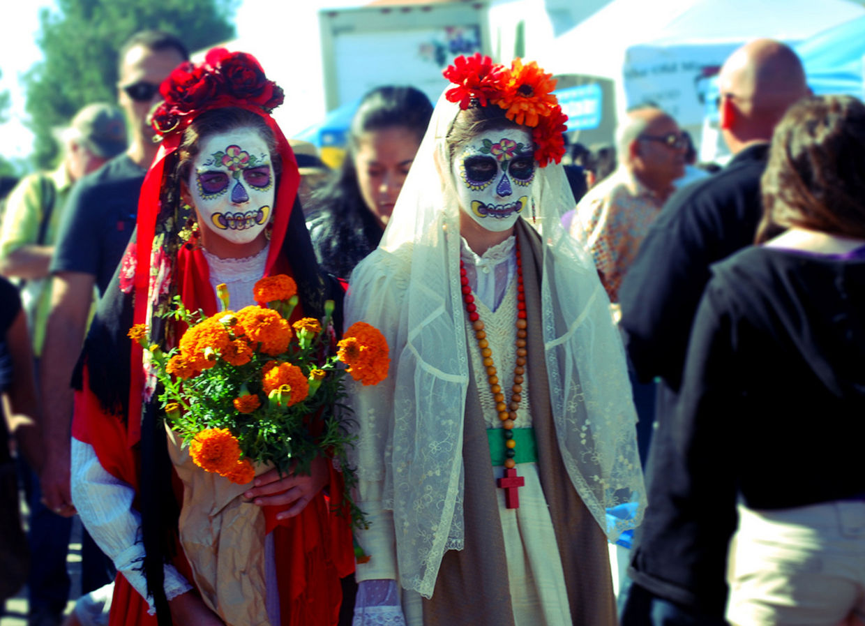 On the Day of the Dead, people celebrate their dead loved ones' life, rather than mourn their loss. (Jenny Huey/CC BY-NC-ND 2.0) On the Day of the Dead, people celebrate their dead loved ones' life, rather than mourn their loss. (Jenny Huey/CC BY-NC-ND 2.0)