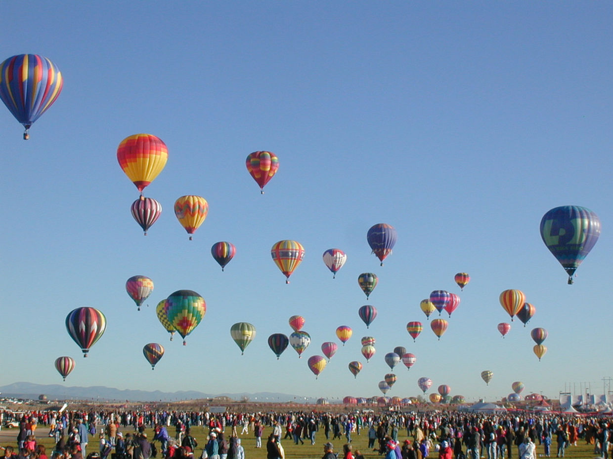 Hundreds of hot air balloons take to the sky in this stunning display. (Joe Ross/CC BY-NC-ND 2.0) Hundreds of hot air balloons take to the sky in this stunning display. (Joe Ross/CC BY-NC-ND 2.0)