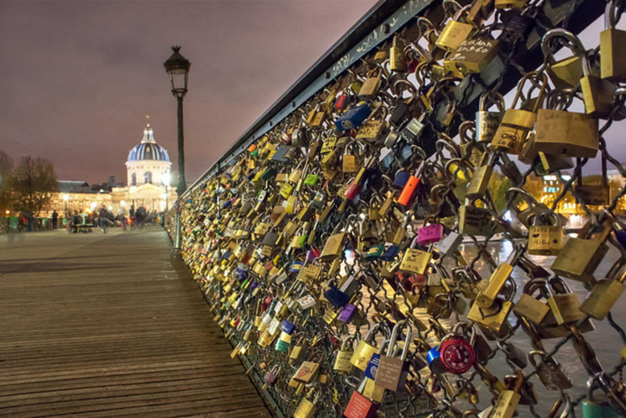 Hundreds of thousands of love-locks were once affixed to the many bridges crossing the Seine in Paris. (Curtis Simmons/CC BY-NC 2.0) Hundreds of thousands of love-locks were once affixed to the many bridges crossing the Seine in Paris. (Curtis Simmons/CC BY-NC 2.0)
