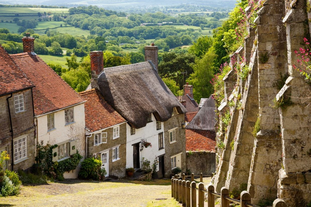 Famous view of Picturesque cottages on cobbled street at Gold Hill, Shaftesbury Dorset England UK Europe Famous view of Picturesque cottages on cobbled street at Gold Hill, Shaftesbury Dorset England UK Europe