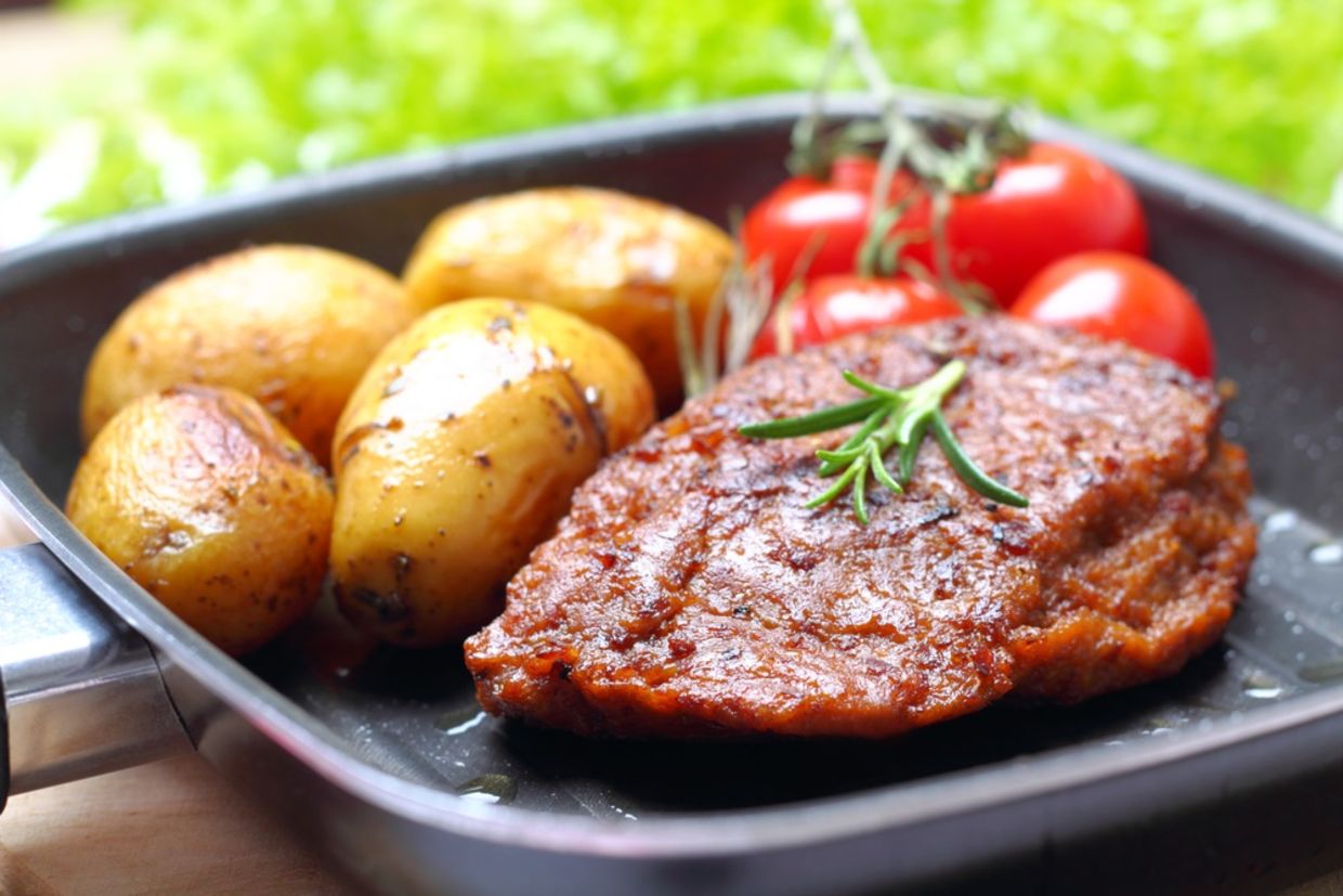 Veggie-Steak with baked potatoes and tomatoes Veggie-Steak with baked potatoes and tomatoes