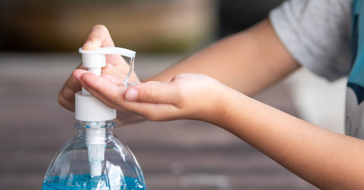 How to make hand sanitizer form things you have at home How to make hand sanitizer form things you have at home