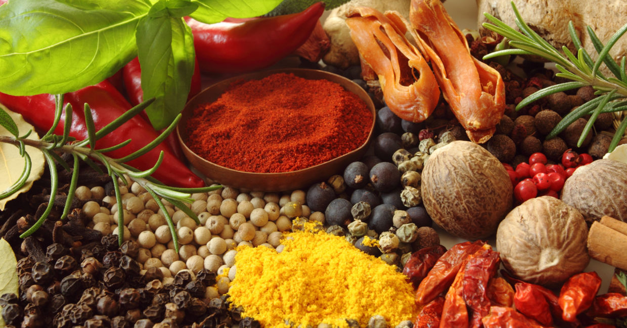 Healthy herbs and spices that reduce inflammation. Healthy herbs and spices that reduce inflammation.