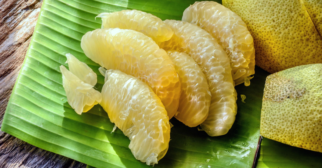Pomelos are a tropical fruit with great benefits. Pomelos are a tropical fruit with great benefits.