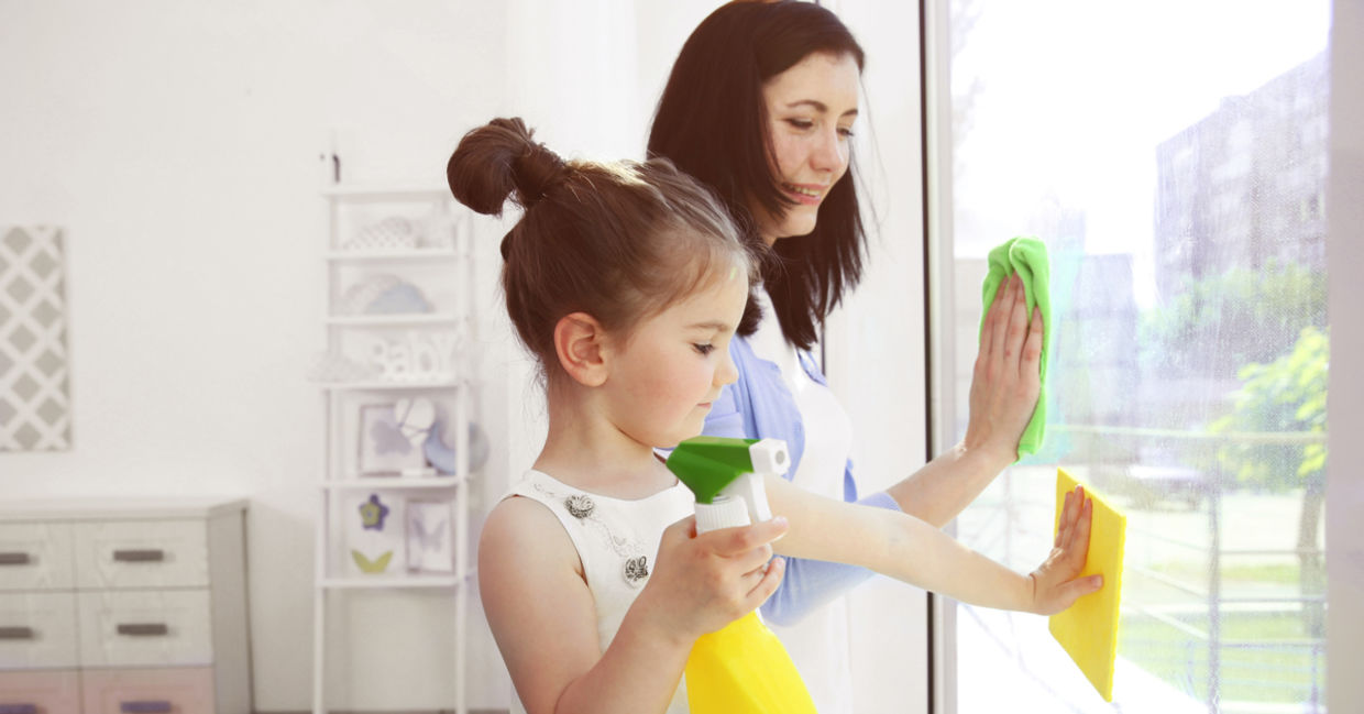 Mom and daughter make glass sparkle with this DIY cleaner. Mom and daughter make glass sparkle with this DIY cleaner.
