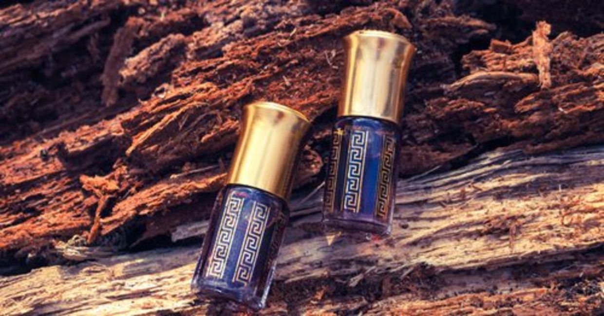 Oud chips with Arabian oud perfume. Oud chips with Arabian oud perfume.
