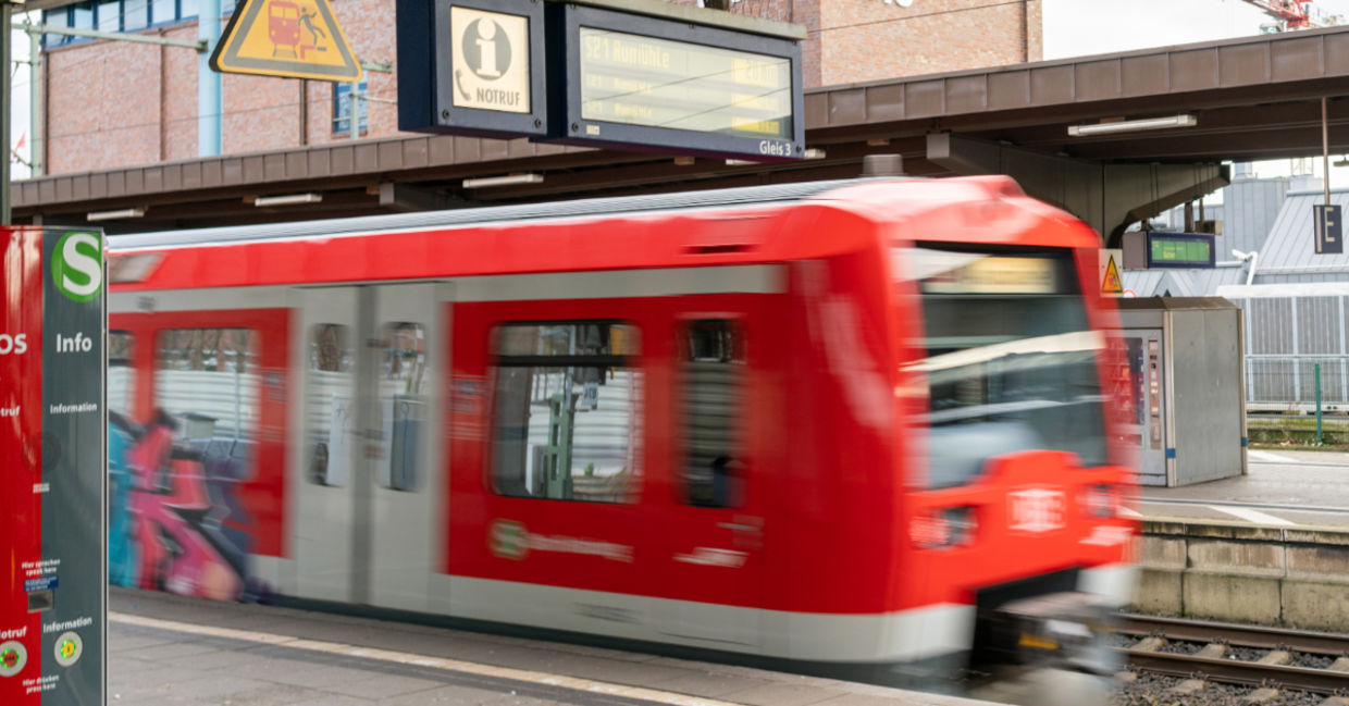 The world’s first driverless train arrives at Bergedorf Station in Hamburg. The world’s first driverless train arrives at Bergedorf Station in Hamburg.