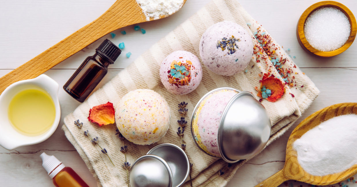 Natural, healing ingredients for making your own shower steamer at home. Natural, healing ingredients for making your own shower steamer at home.
