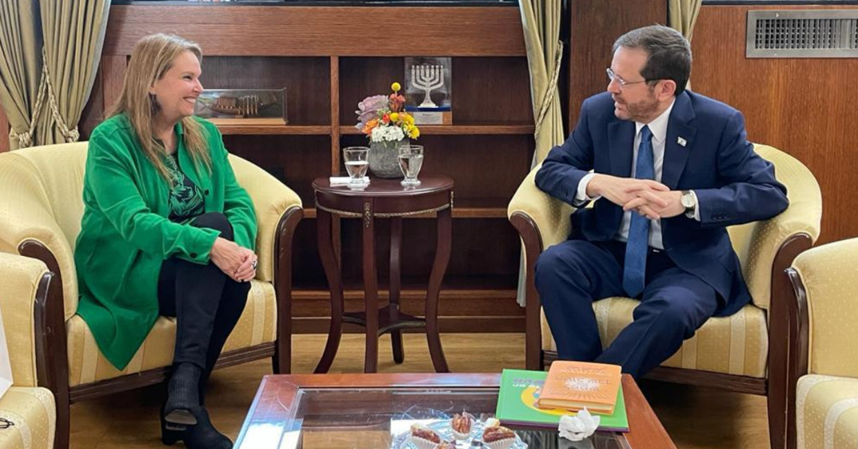 Shari Arison, who initiated Good Deeds Day 16 years ago, meeting with the President of Israel, Isaac Herzog Shari Arison, who initiated Good Deeds Day 16 years ago, meeting with the President of Israel, Isaac Herzog