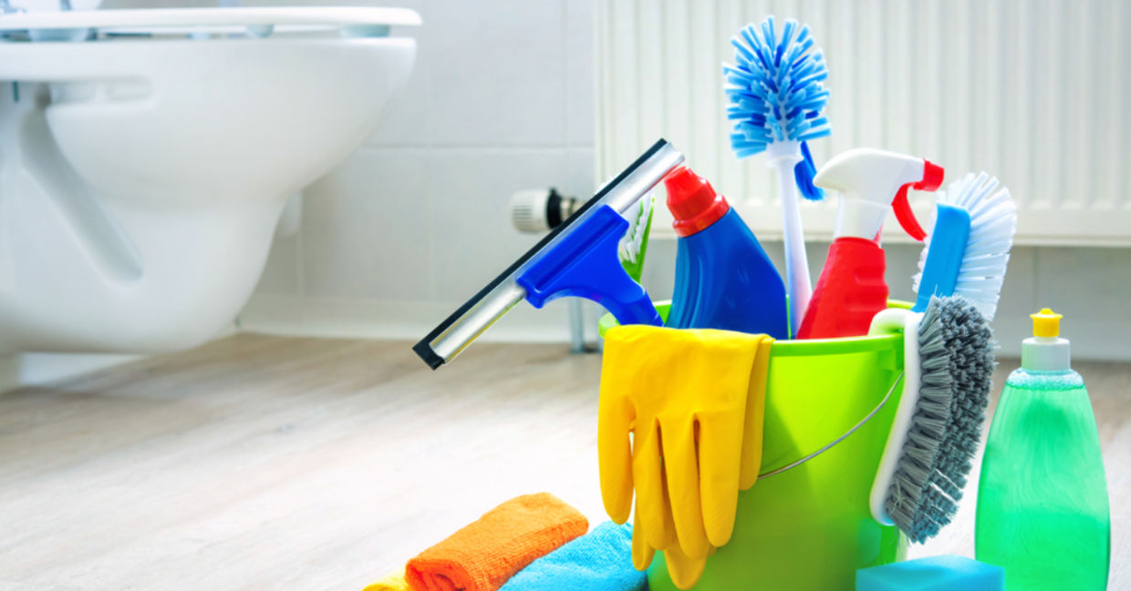 Organic spray cleaners for the bathroom. Organic spray cleaners for the bathroom.