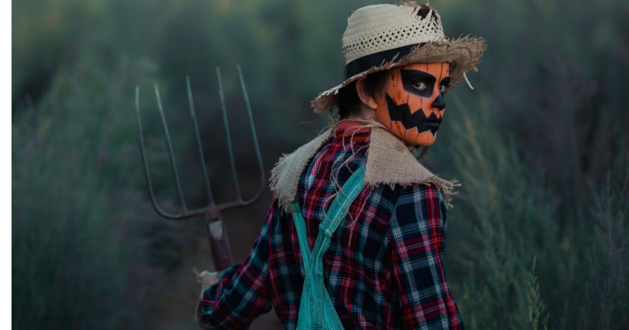 DIY scarecrow costume. DIY scarecrow costume.