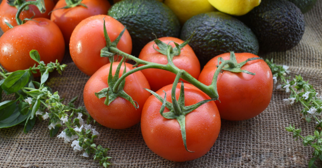 Tomatoes and avocados resemble human organs. Tomatoes and avocados resemble human organs.