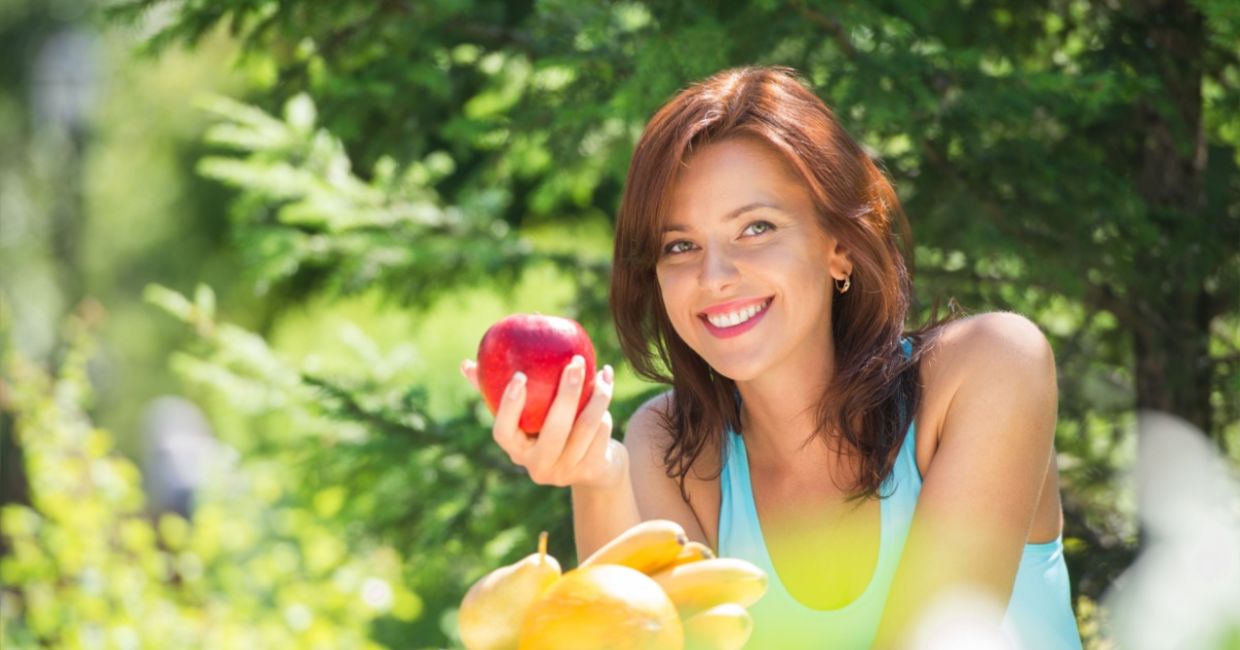 Apples contain quercetin and other nutrients. Apples contain quercetin and other nutrients.