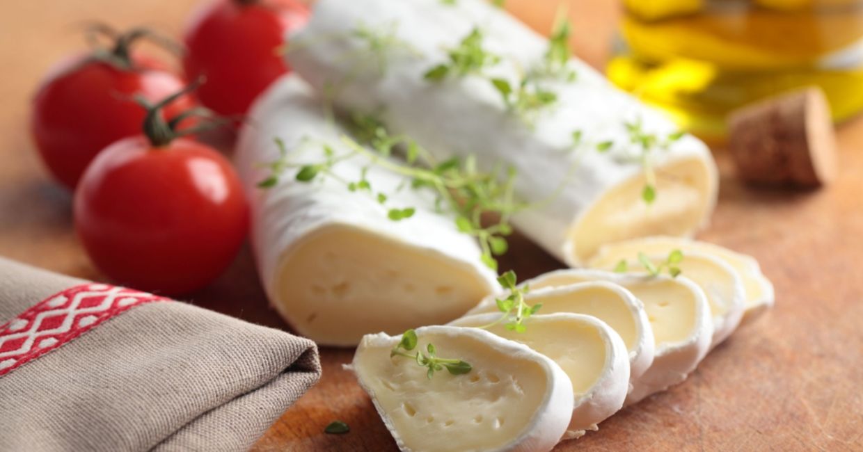 Goat cheese is low in lactose. Goat cheese is low in lactose.