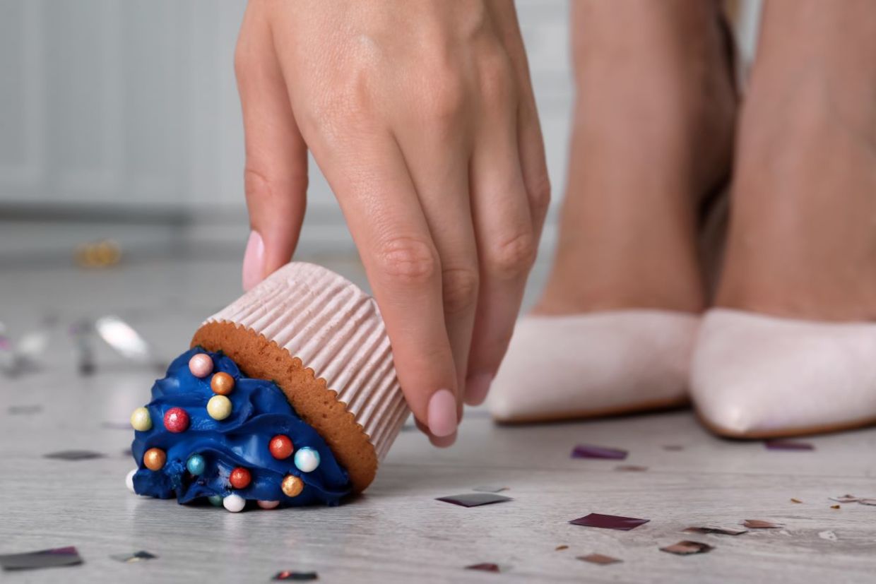 Can you eat a cupcake that fell on the floor?