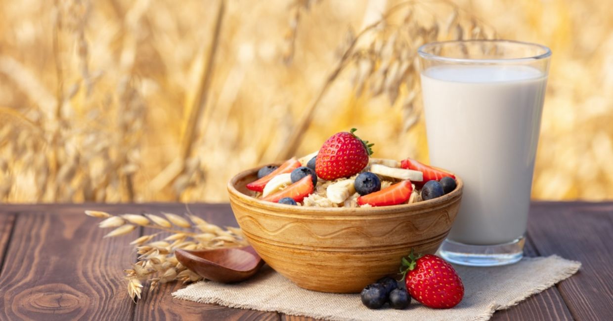 Oatmeal and berries make a healthy breakfast. Oatmeal and berries make a healthy breakfast.