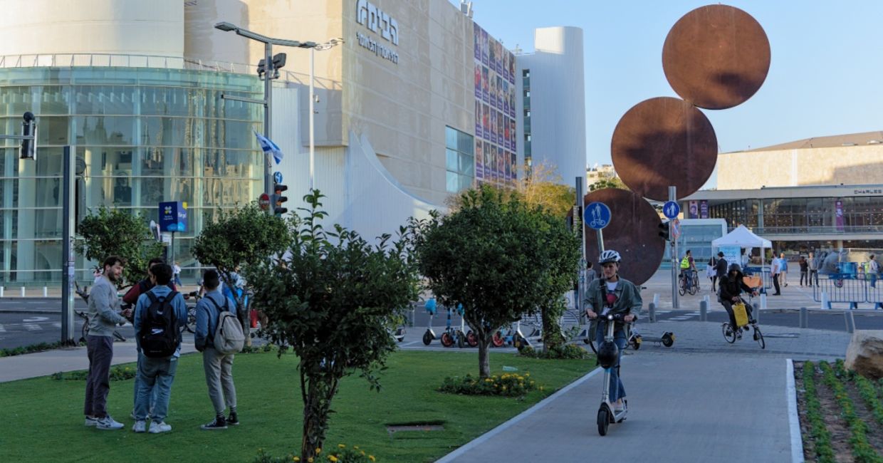 Habina Square in Tel Aviv. Habina Square in Tel Aviv.