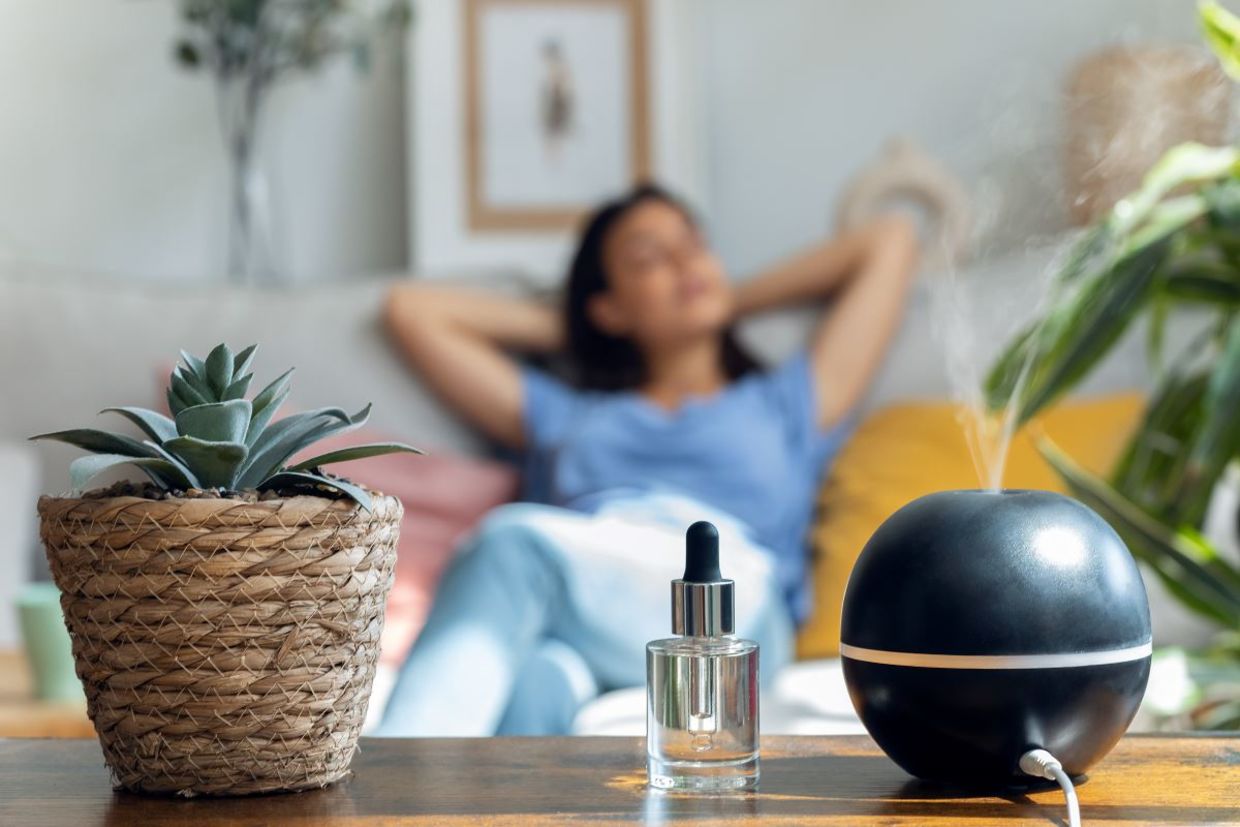 Diffuse essential oils to make your home smell fresh. Diffuse essential oils to make your home smell fresh.