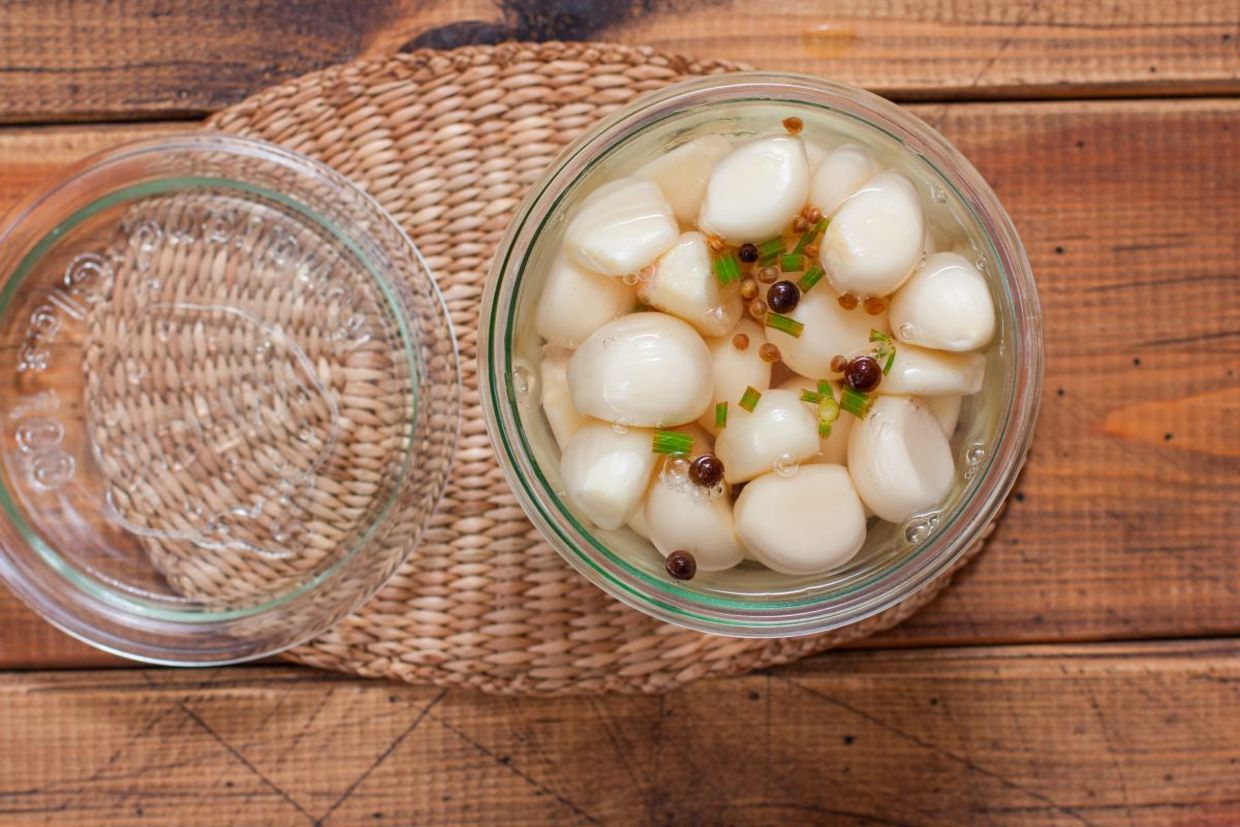 Pickled garlic is easy to prepare. Pickled garlic is easy to prepare.