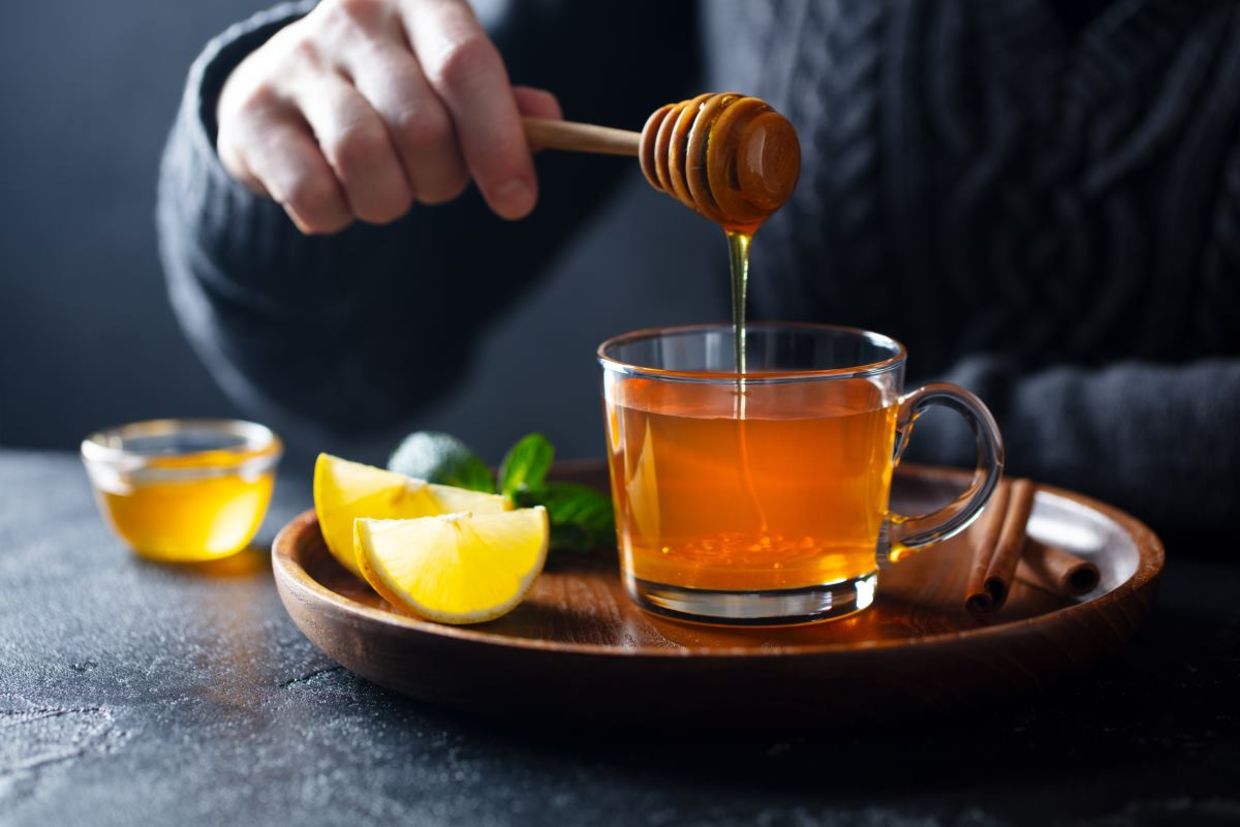 Honey water contains many healthy properties. Honey water contains many healthy properties.
